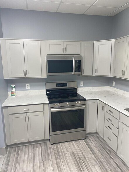 More Photos Of 975 Sawtooth Oak Cir, Harrisonburg Warehouse For Sale