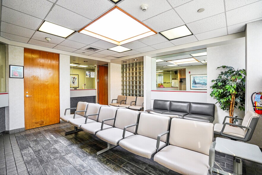 More Photos Of 38 Northern Blvd, Great Neck Office For Sale