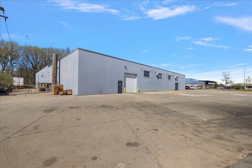 More Photos Of 30759 Edison Dr, Roseville Warehouse For Sale