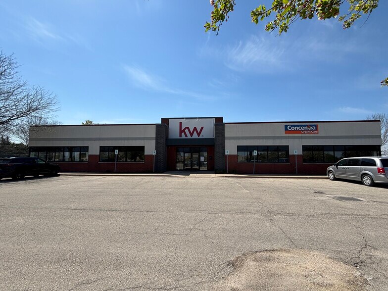 Primary Photo Of 517 N Westhill Blvd, Appleton Freestanding For Lease