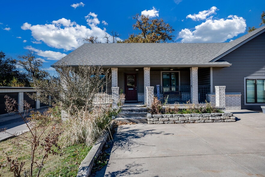 More Photos Of 121 S Water St, Derby Office For Sale