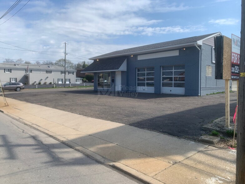 Primary Photo Of 575 Canton Rd, Akron Auto Repair For Sale