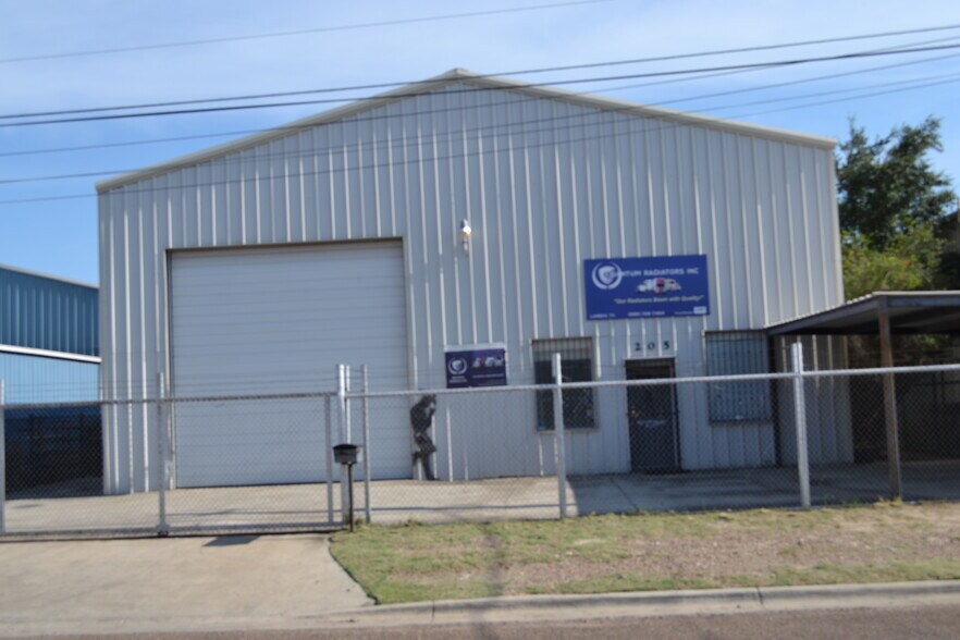 Primary Photo Of 205 W Ryan St, Laredo Light Distribution For Sale