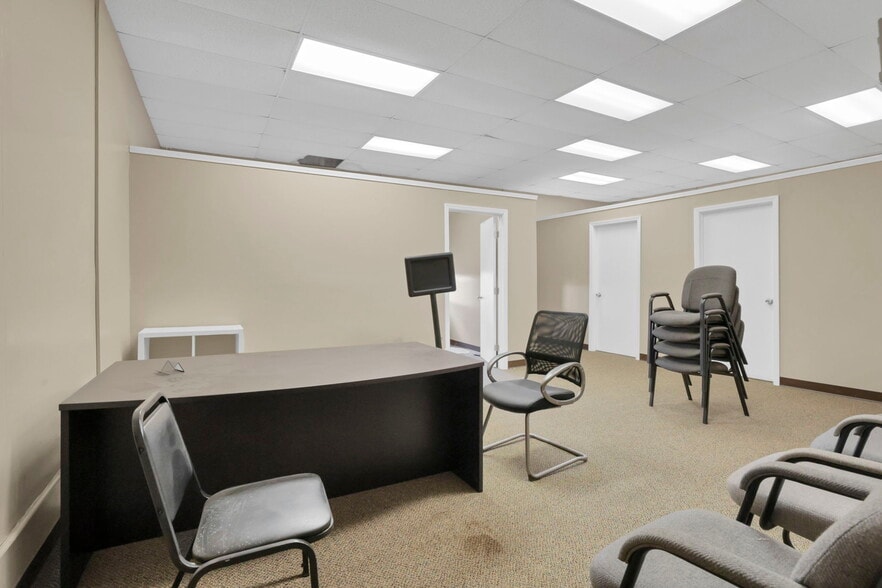 More Photos Of 300 E Auburn Ave, Springfield Office For Sale