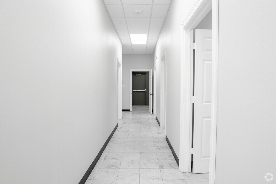 More Photos Of 7902-7904 Broadway St, Pearland Unknown For Lease