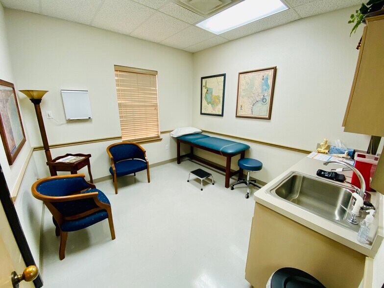 More Photos Of 901 Loop 337, New Braunfels Medical For Lease