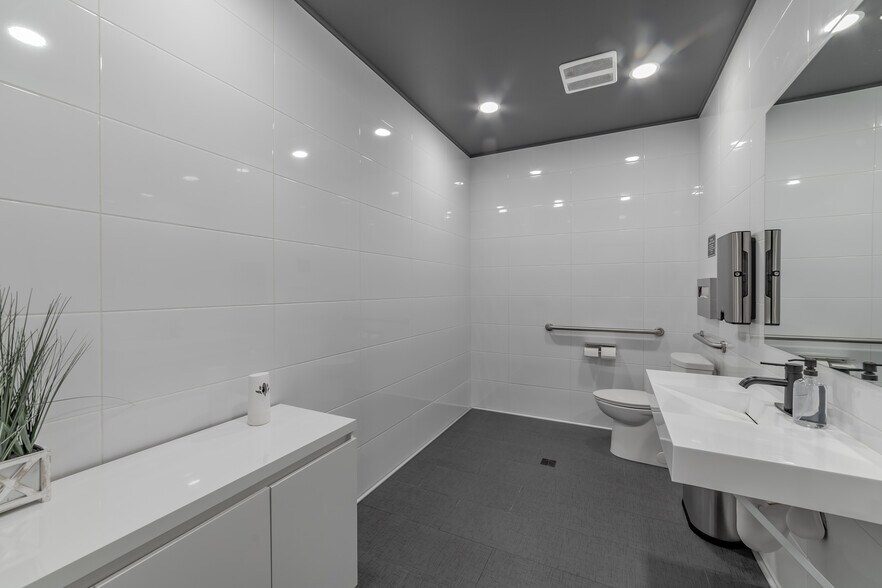 More Photos Of 5299 Auburn Blvd, Sacramento Office For Sale