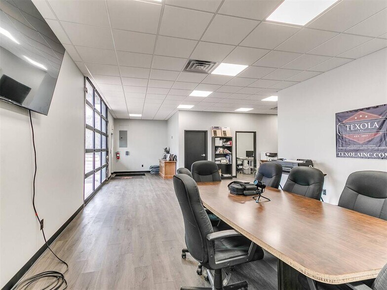 More Photos Of 6625 S Hiwassee Rd, Oklahoma City Showroom For Sale