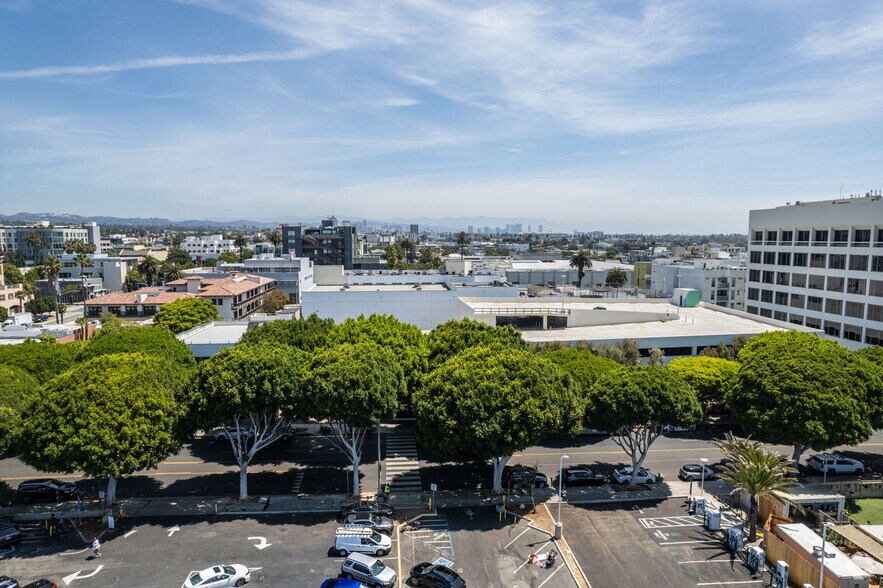 More Photos Of 1327 5th St, Santa Monica Storefront Retail Office For Sale