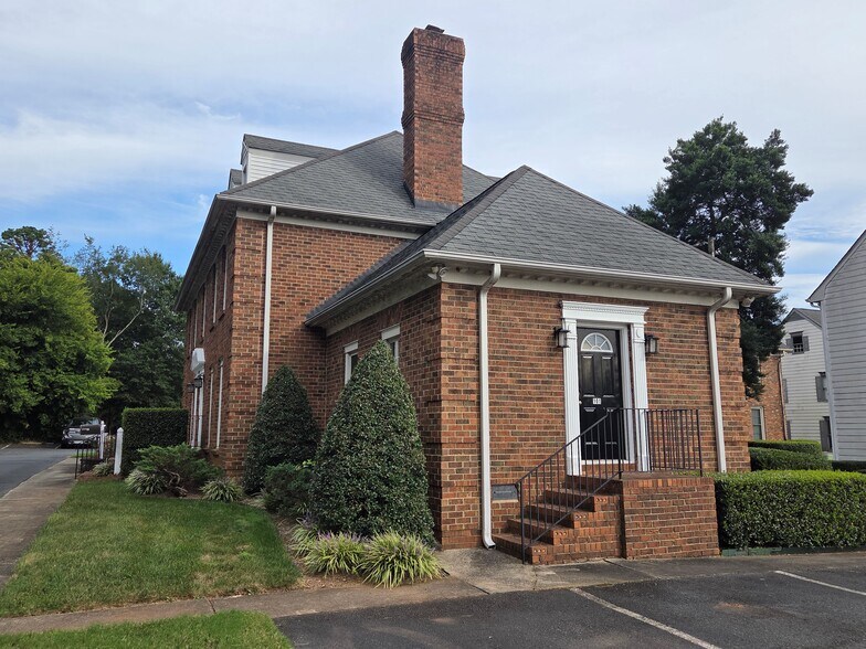 More Photos Of 5511 Monroe Rd, Charlotte Office For Sale