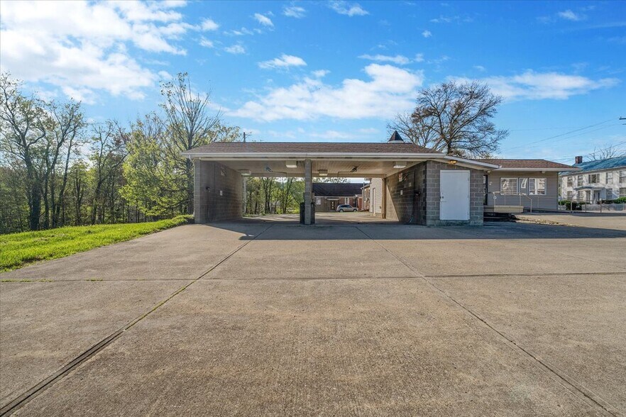 More Photos Of 212 Pine St, Jefferson Carwash For Sale