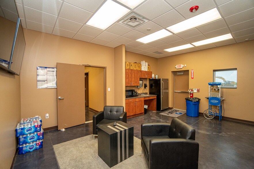 More Photos Of 7044 Interstate 10, Sealy Distribution For Sale