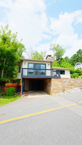 Primary Photo Of 334 Hill St, Blowing Rock Specialty For Sale