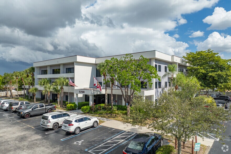 More Photos Of 5700 Lake Worth Rd, Greenacres Medical For Lease