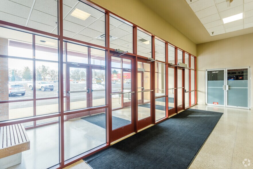 More Photos Of 35425 W Michigan Ave, Wayne Medical For Sale