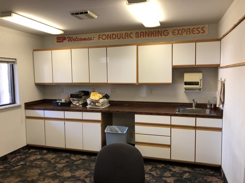 More Photos Of 252 E Washington St, East Peoria Office For Lease