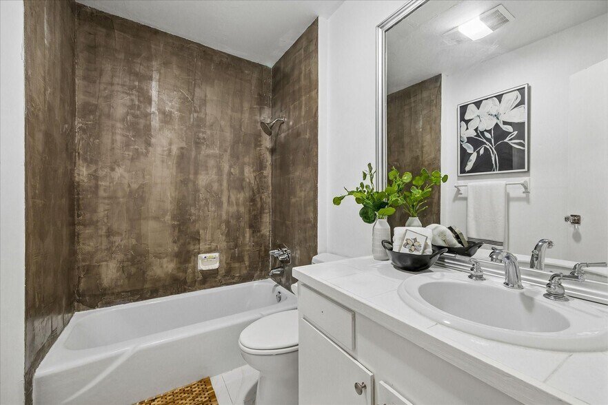 More Photos Of 1812 Kane St, Houston Office Residential For Sale