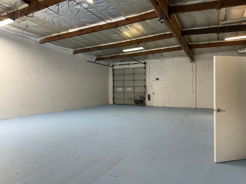 More Photos Of 9340 Corbin Ave, Northridge Warehouse For Lease