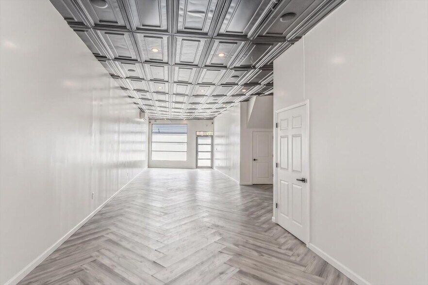 More Photos Of 6717 Myrtle Ave, Glendale Storefront Retail Residential For Sale