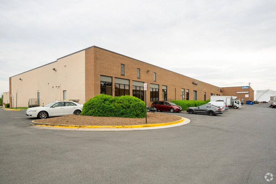 Primary Photo Of 8196 Terminal Rd, Lorton Showroom For Lease