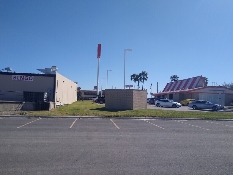 More Photos Of 800 S International Blvd, Hidalgo Freestanding For Lease