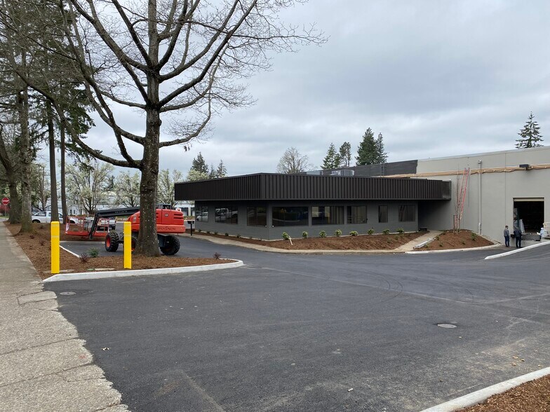 More Photos Of 10189 SW Avery St, Tualatin Manufacturing For Lease