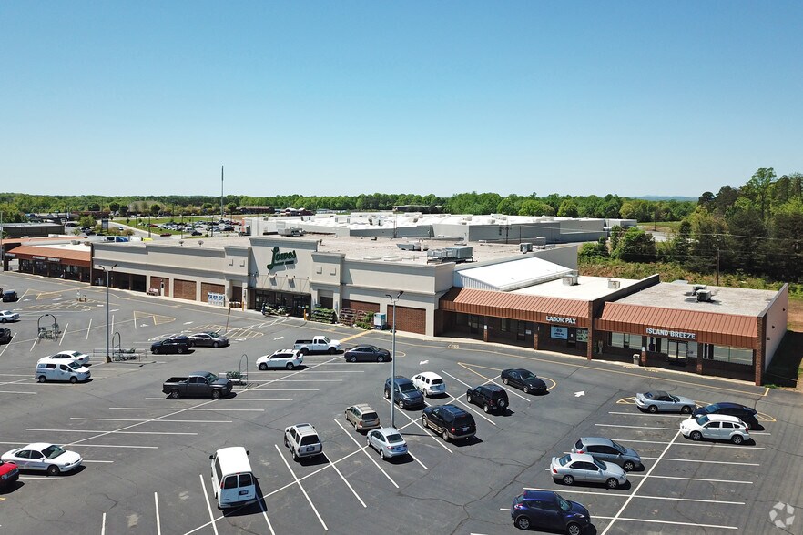 More Photos Of 614 L-614 T S Main St, King Unknown For Lease