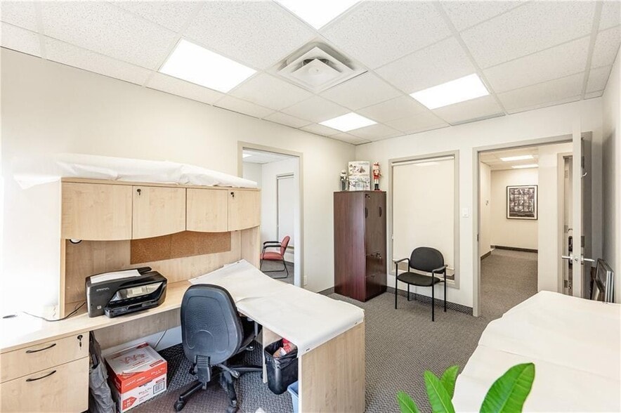More Photos Of 2904 South Sheridan Way, Oakville Medical For Lease