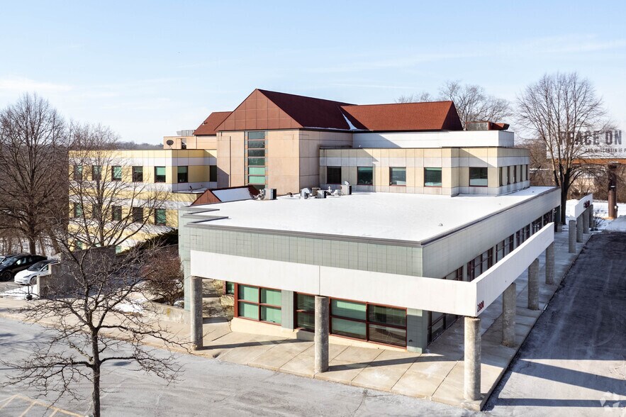 More Photos Of 2800 Royal Ave, Madison Office For Lease