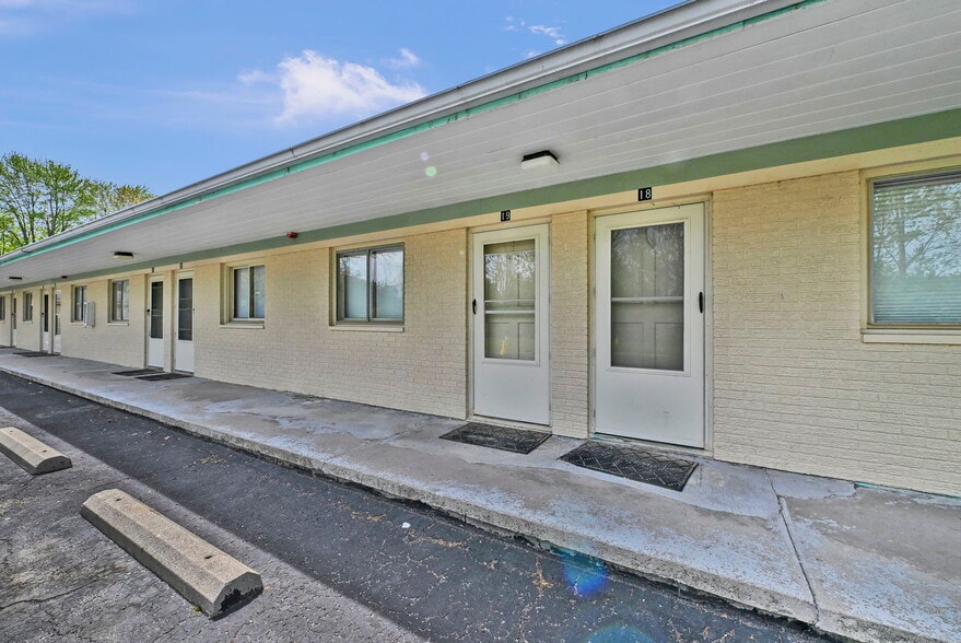 More Photos Of 44077 Oberlin Elyria Rd, Oberlin Hotel For Sale