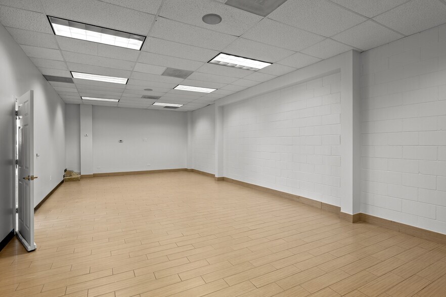 More Photos Of 4550 S Broadway, Englewood Showroom For Sale