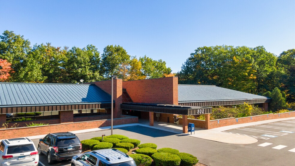 More Photos Of 302 W Main St, Avon Medical For Lease