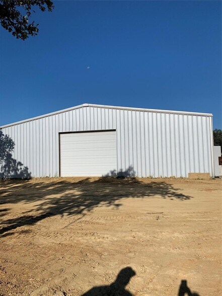 More Photos Of 411 Lee Rd, Mineral Wells Warehouse For Sale