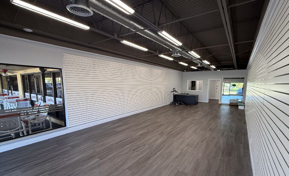 More Photos Of 3800 SE Dixie Hwy, Stuart Unknown For Lease