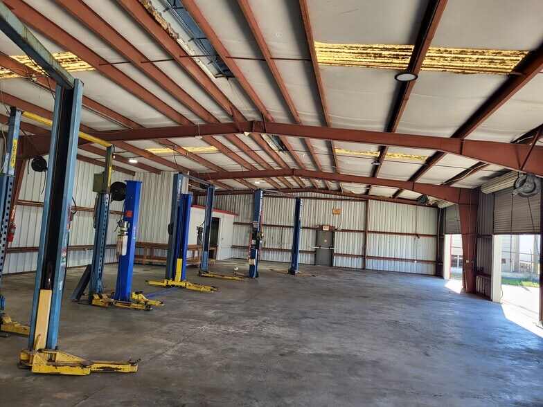 More Photos Of 3540 64th Ave N, Pinellas Park Manufacturing For Lease