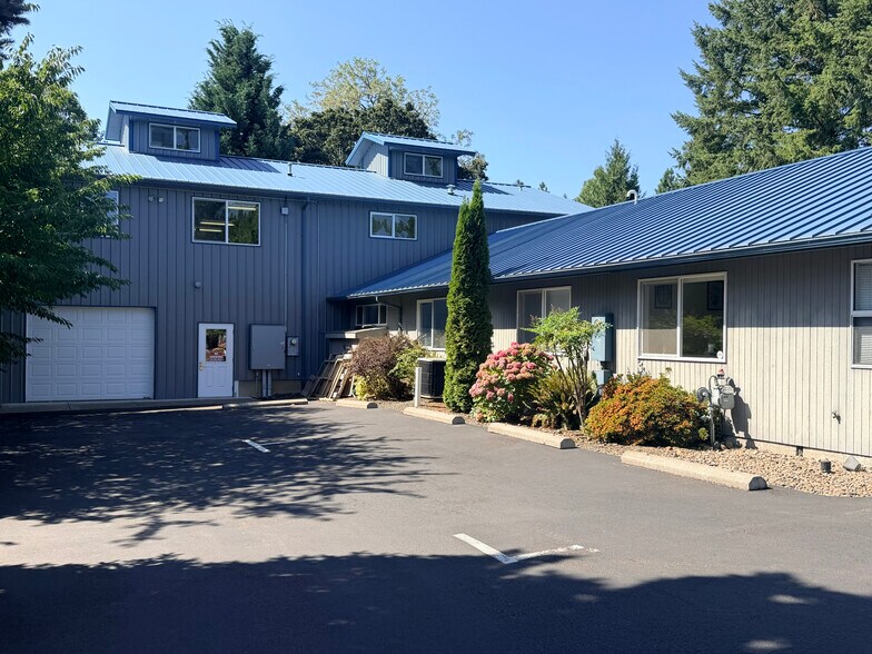 More Photos Of 620 Applegate St, Philomath Flex For Lease
