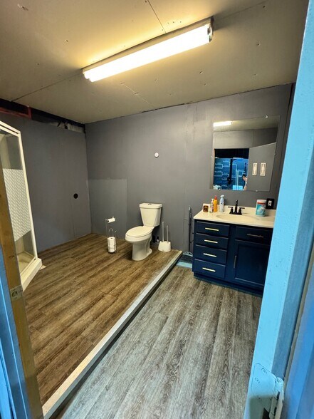 More Photos Of 2930 Springridge Rd, Raymond Freestanding For Lease