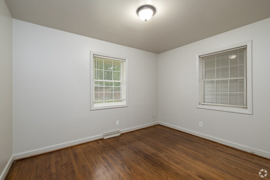 More Photos Of 3300-3328 Beck St, Greensboro Apartments For Sale