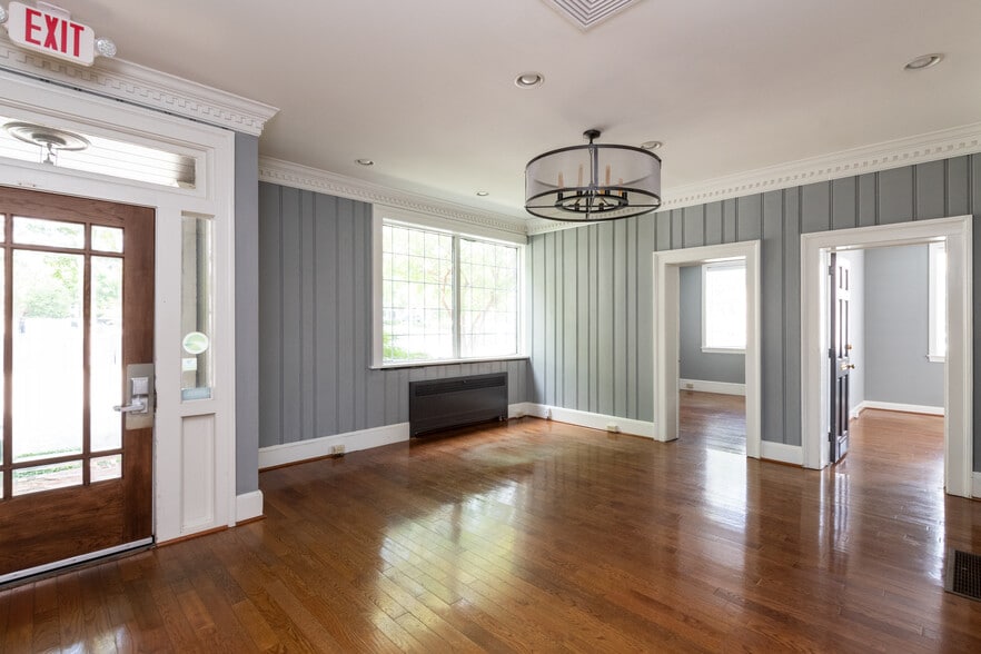 More Photos Of 300 E Coffee St, Greenville Office For Sale