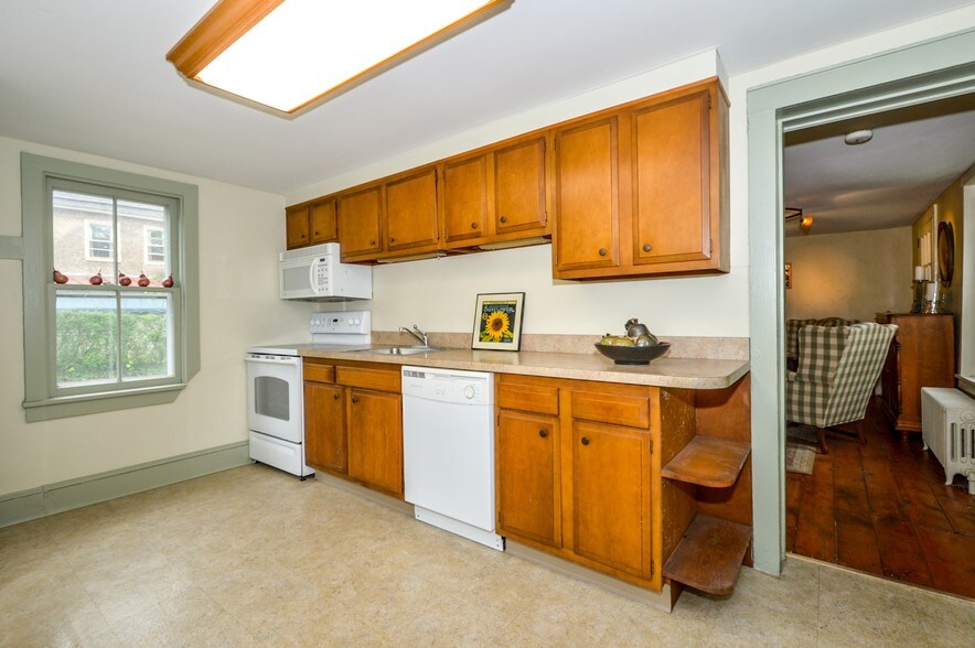 More Photos Of 69 E Oakland Ave, Doylestown Office For Sale