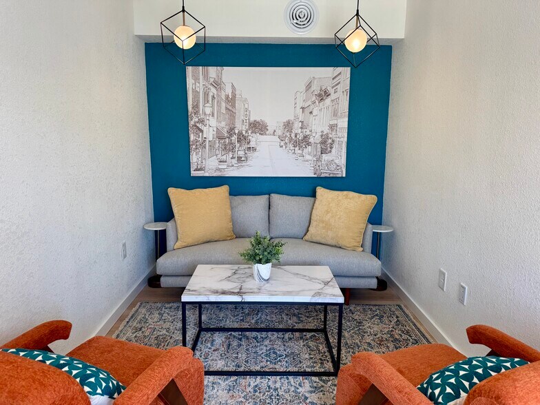 More Photos Of 124 10th St, Clarksville Coworking Space