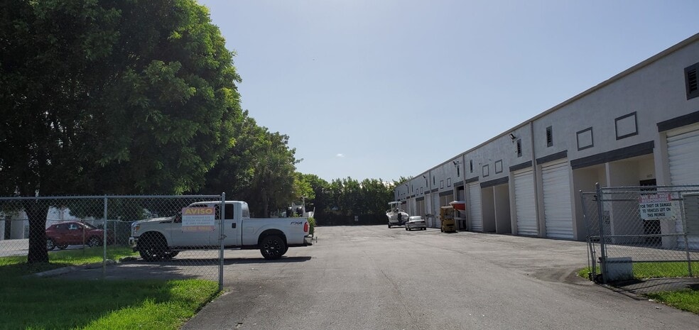 More Photos Of 14355-14373 SW 139th Ct, Miami Warehouse For Lease