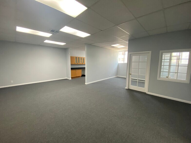 More Photos Of 112-122 S Robertson Blvd, Los Angeles Storefront Retail Office For Sale