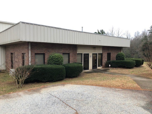 More Photos Of 101 Camp Creek Industrial Pky, Cornelia Flex For Lease