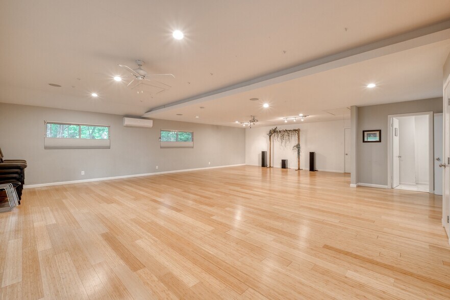 More Photos Of 13803 Ann Pl, Austin Office For Sale