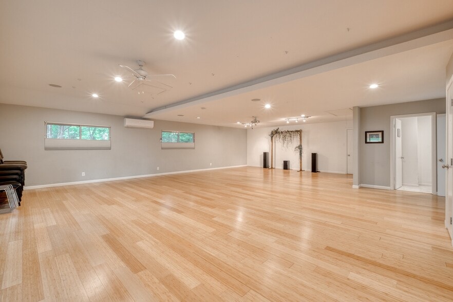 More Photos Of 13803 Ann Pl, Austin Office For Sale