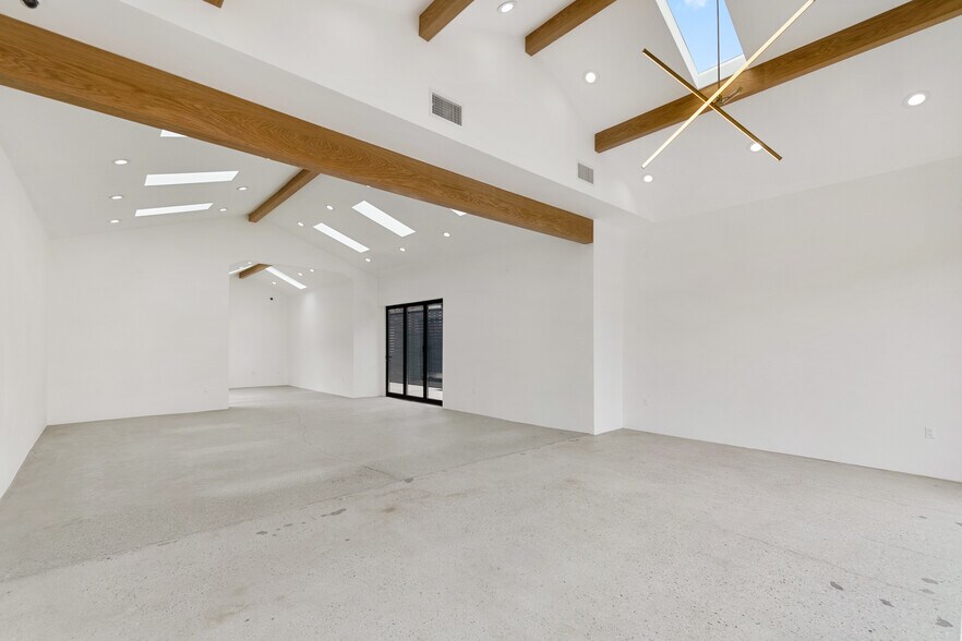 More Photos Of 1222 Abbot Kinney, Venice Storefront For Lease