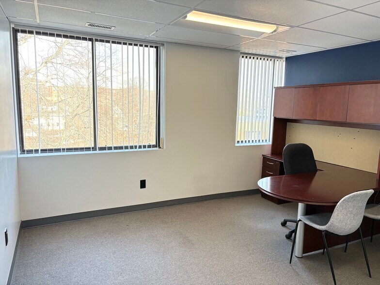 More Photos Of 35 Highland Cir, Needham Medical For Lease