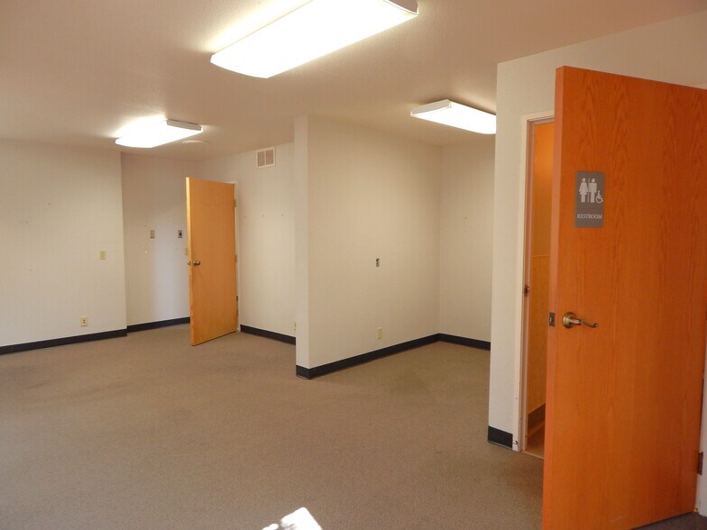 More Photos Of 272 Medical Loop, Roseburg Office For Sale