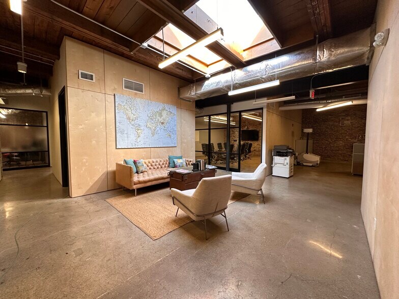 More Photos Of 317-325 S Main St, Pittsburgh Manufacturing For Lease